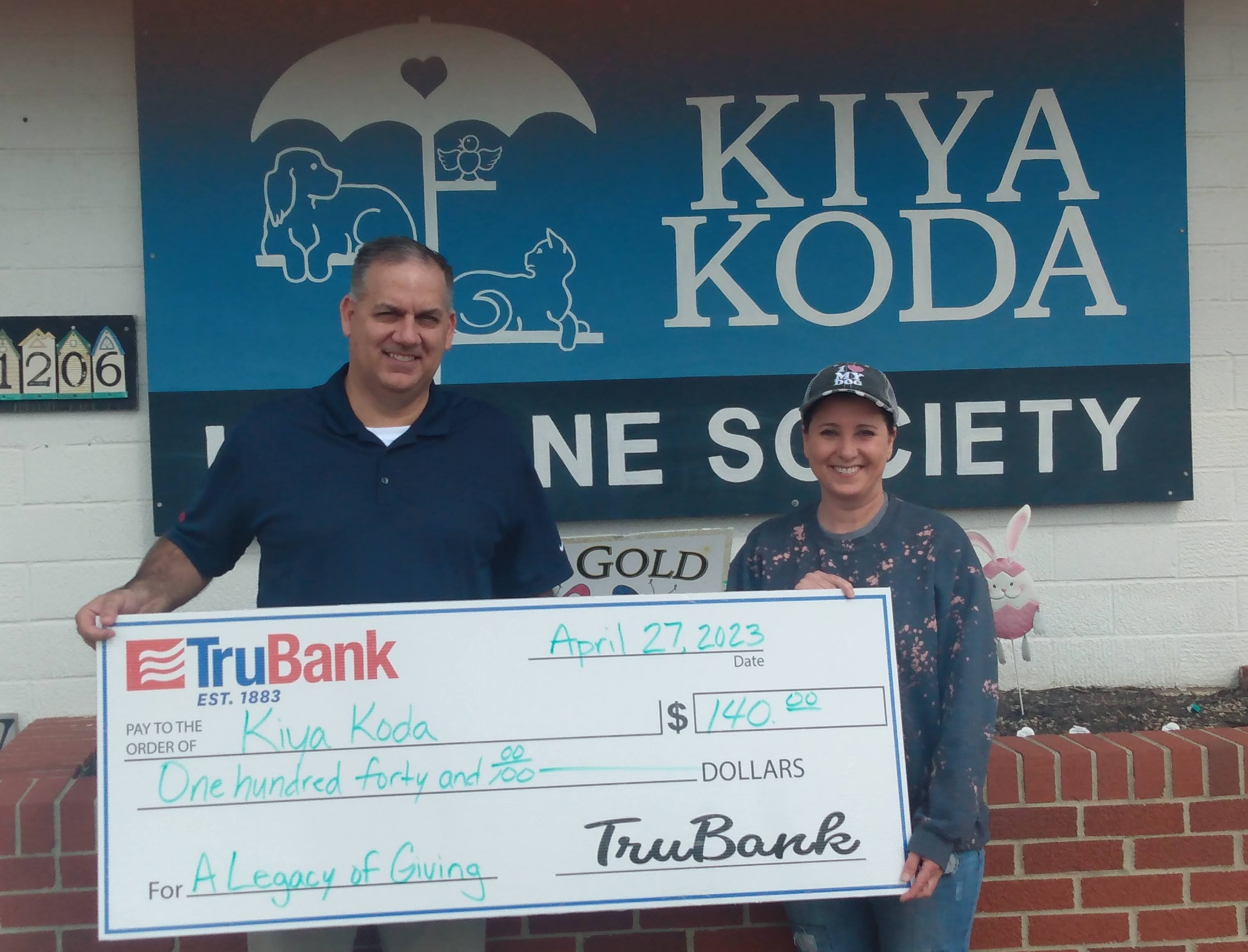 Lance Hoffman donates to Kiya Koda